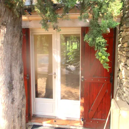 Des Lilas Apartment